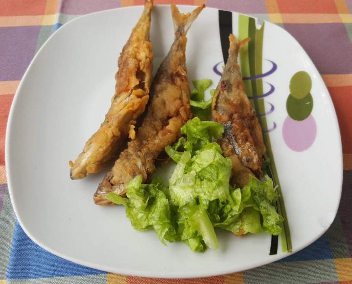 Poissons frits avec salade Martinique
